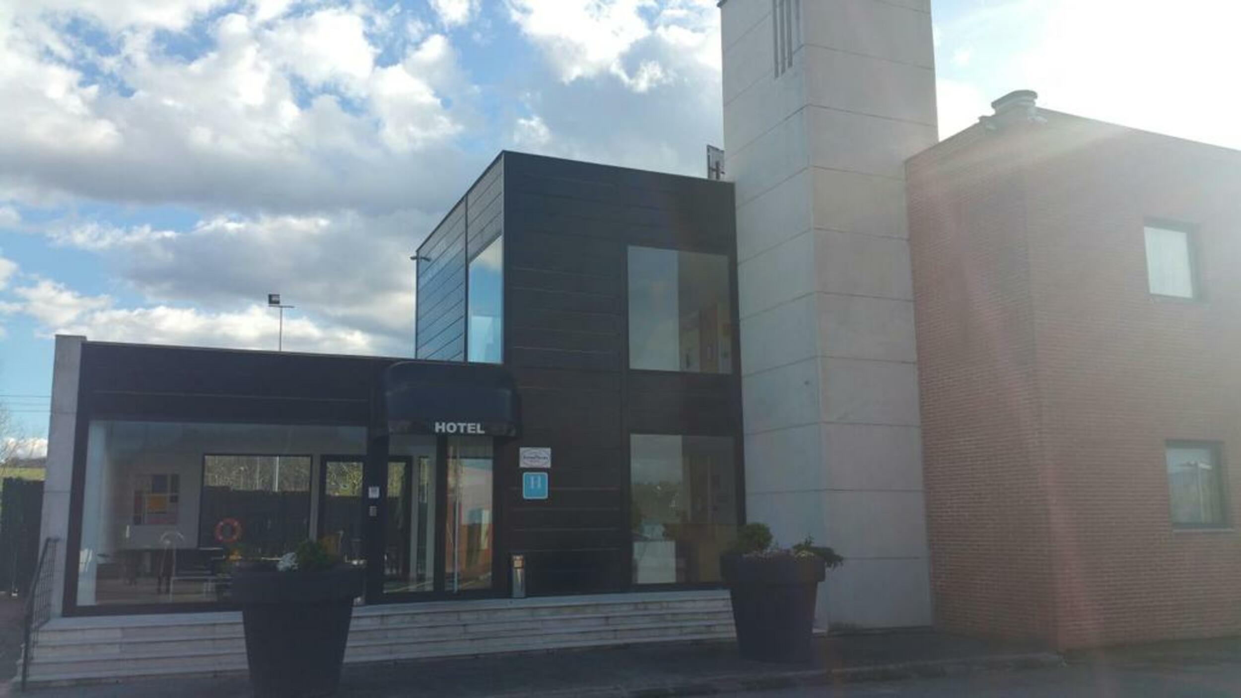 Puerta De Santillana Reocín Exterior foto