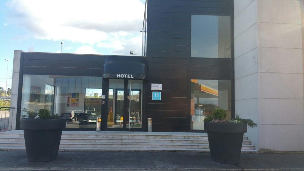 Puerta De Santillana Reocín Exterior foto